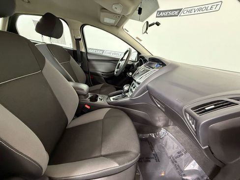 Used 2014 Ford Focus SE w/ SE Winter Package image 16