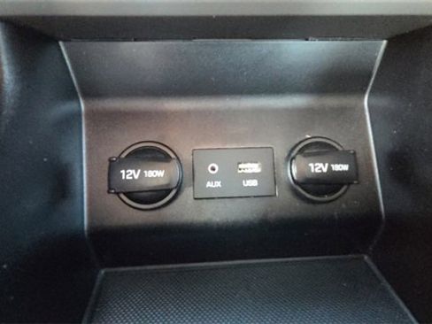 Used 2019 Hyundai Elantra SE image 28