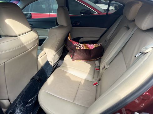 Used 2013 Acura ILX w/ Technology Package FWD image 6