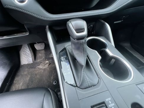 Used 2024 Toyota Highlander XLE image 20