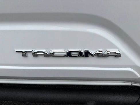 Used 2024 Toyota Tacoma SR5 AWD/4WD image 10