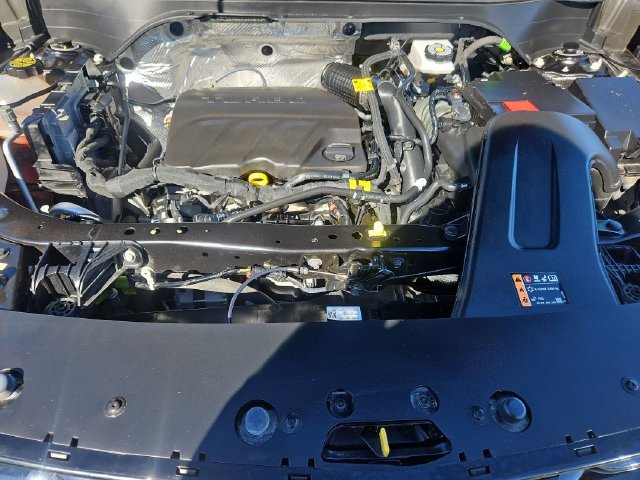 Used 2025 Chevrolet Trax RS FWD image 21