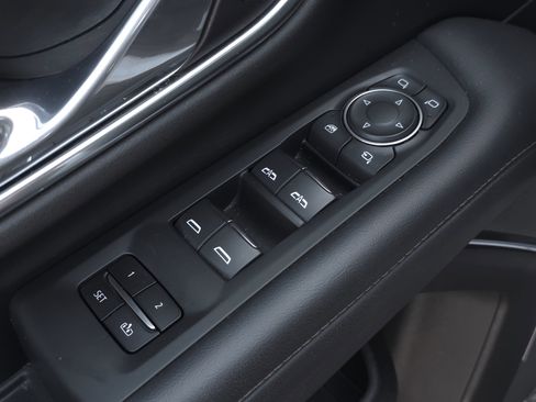 Used 2021 Chevrolet Suburban High Country image 27