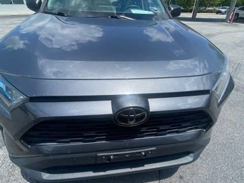 Used 2021 Toyota RAV4 LE AWD/4WD image 4