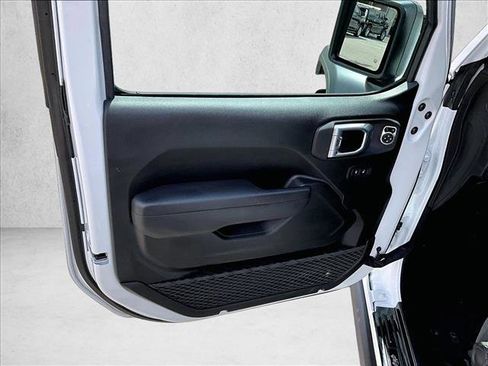 Used 2026 Jeep Wrangler Willys image 17