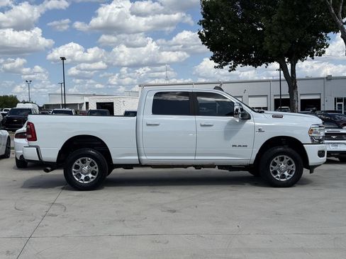 Used 2024 RAM 2500 Laramie AWD/4WD image 3