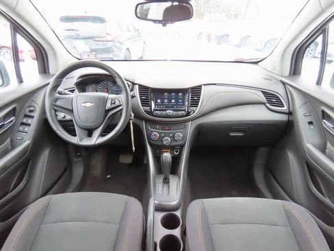Used 2018 Chevrolet Trax LS image 17