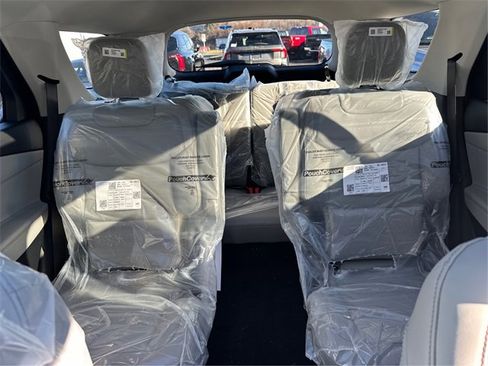 New 2026 Ford Explorer Active image 18