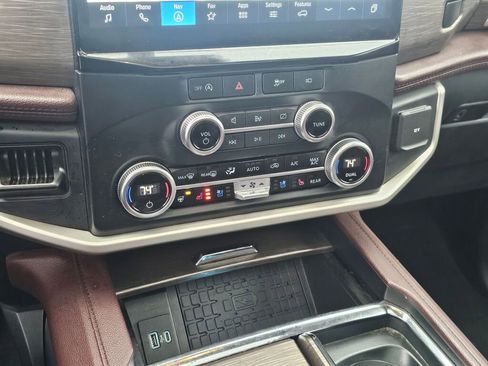Used 2024 Ford Expedition Max Limited image 28