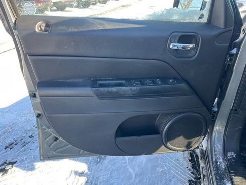 Used 2014 Jeep Patriot Latitude w/ Sun/Sound Group image 22