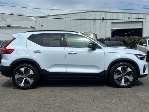 Used 2026 Volvo XC40 B5 Plus w/ Protection Package Premier AWD/4WD image 9