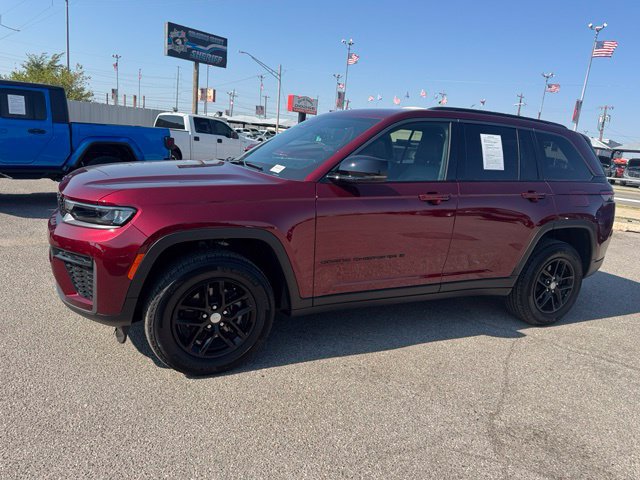 Used 2026 Jeep Grand Cherokee Altitude RWD image 3