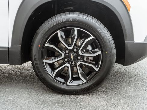 Used 2023 Chevrolet TrailBlazer ACTIV w/ Sun and Liftgate Package image 4