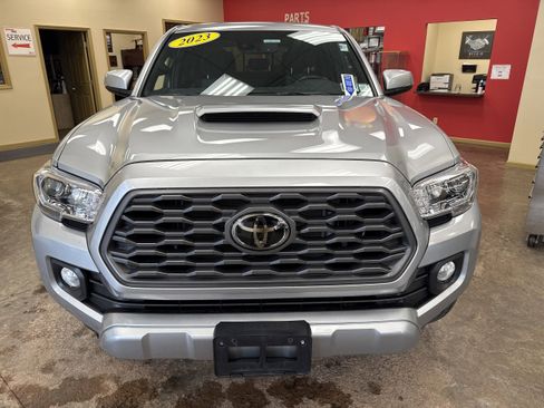 Used 2023 Toyota Tacoma TRD Sport image 2