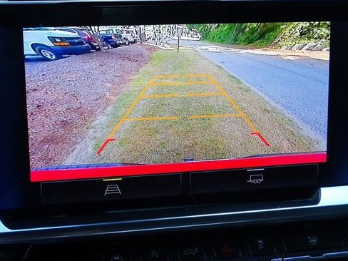 Used 2023 Chevrolet Silverado 1500 LT image 32