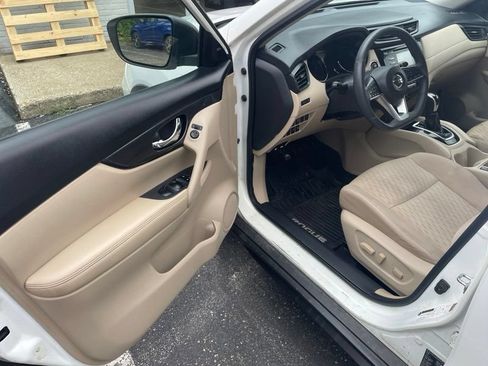 Used 2017 Nissan Rogue SV FWD image 7