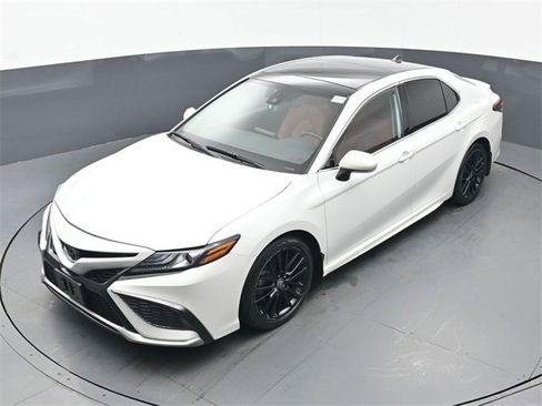 Used 2022 Toyota Camry XSE image 39