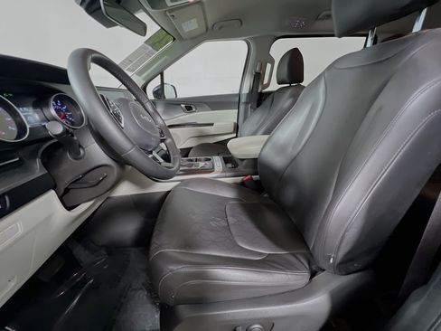 Used 2024 Kia Carnival LX FWD image 15