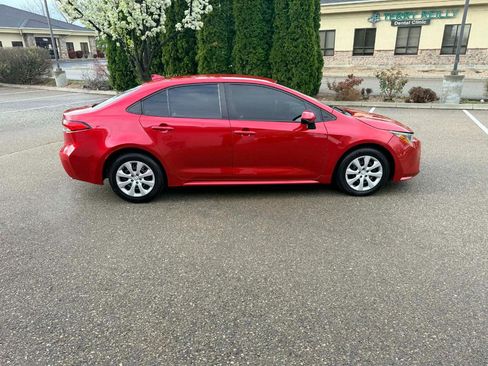 Used 2021 Toyota Corolla LE image 6