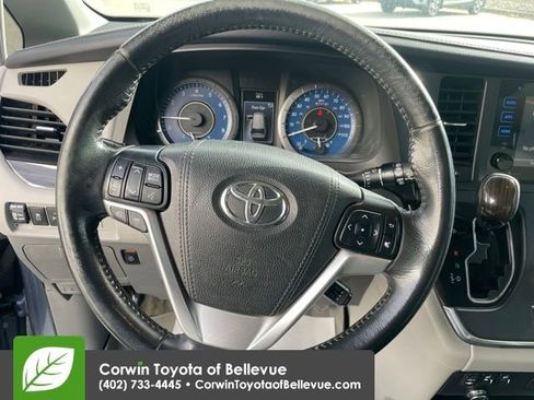 Used 2015 Toyota Sienna L image 14
