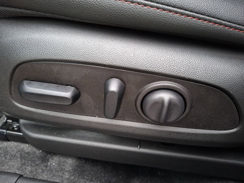 Used 2025 Chevrolet Trax RS image 11