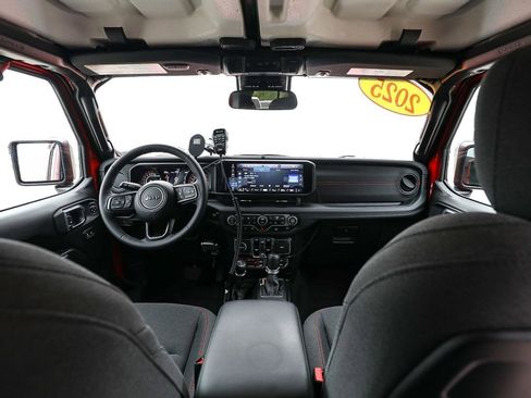 Used 2025 Jeep Gladiator Rubicon w/ Convenience Group AWD/4WD image 23
