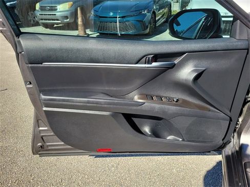 Used 2023 Toyota Camry SE image 11