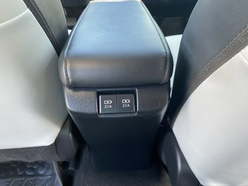 Used 2021 Toyota Prius XLE w/ Advanced Technology Package FWD image 18