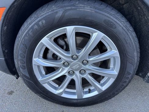 Used 2019 Cadillac XT4 Luxury w/ Cold Weather Package image 9