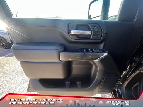 Used 2022 GMC Sierra 2500 AT4 image 23