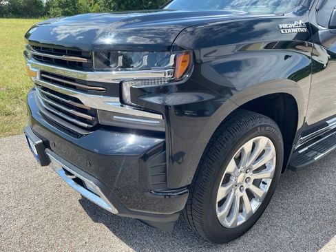 Used 2021 Chevrolet Silverado 1500 High Country w/ Technology Package AWD/4WD image 11
