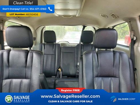 Used 2014 Chrysler Town & Country Touring FWD image 13