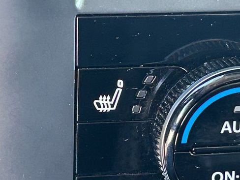 Used 2023 Nissan Rogue SV w/ SV Premium Package image 15