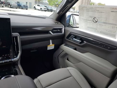 New 2026 GMC Yukon XL Elevation image 15