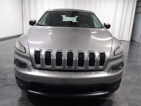 Used 2015 Jeep Cherokee Sport FWD image 3
