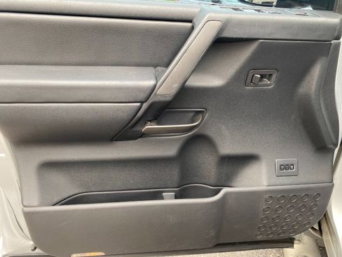 Used 2008 Nissan Titan LE AWD/4WD image 11