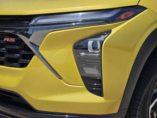 Used 2025 Chevrolet Trax RS w/ Sunroof Package FWD image 5