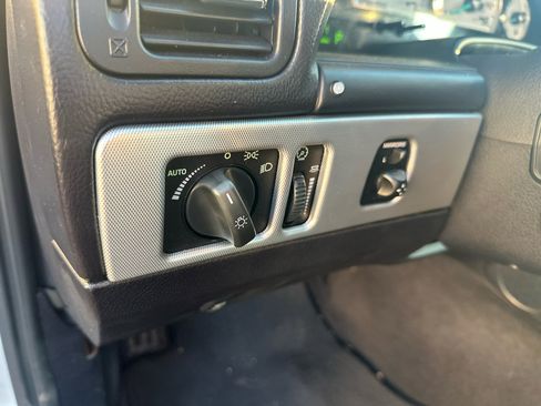 Used 2005 Ford Thunderbird image 19