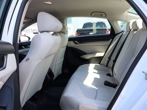 Used 2018 Honda Accord LX image 27