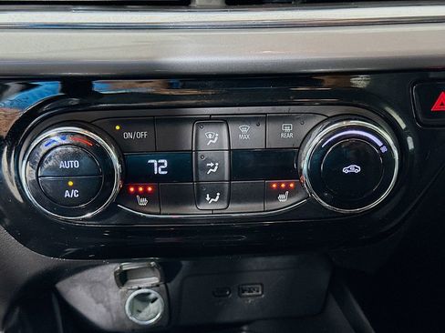 Used 2024 Chevrolet Trax LT w/ Sunroof Package image 15