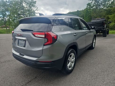 Used 2024 GMC Terrain SLE w/ Driver Convenience Package FWD image 5