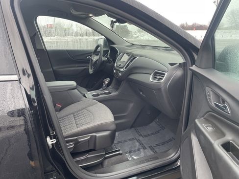 Used 2023 Chevrolet Equinox LT w/ Driver Convenience Package image 11