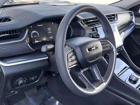 Certified 2023 Jeep Grand Cherokee Laredo image 16