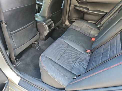 Used 2015 Toyota Camry SE FWD image 31
