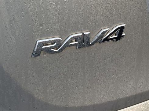 Used 2016 Toyota RAV4 LE image 10