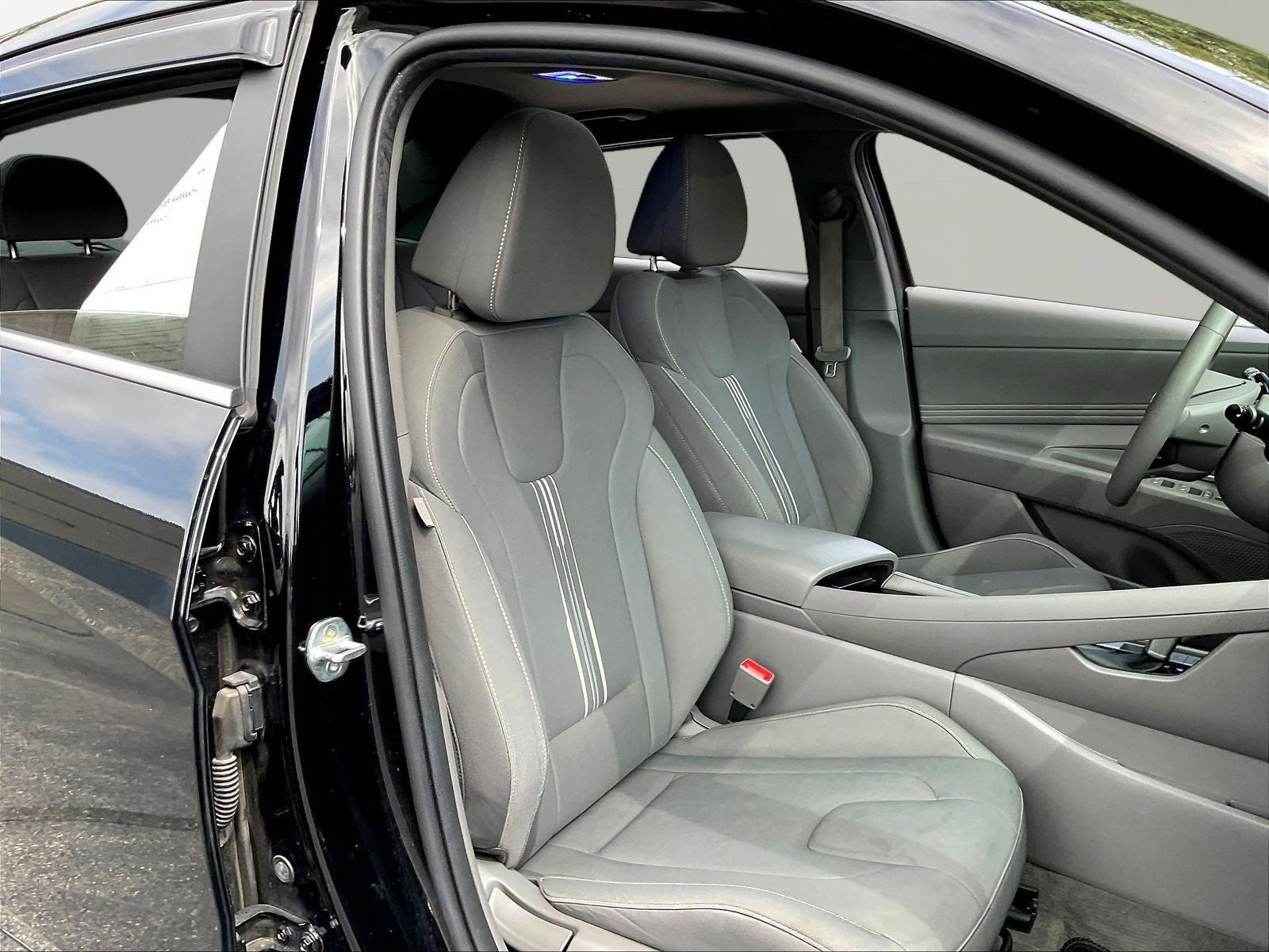 Used 2022 Hyundai Elantra SEL w/ Convenience + Premium Package FWD image 29