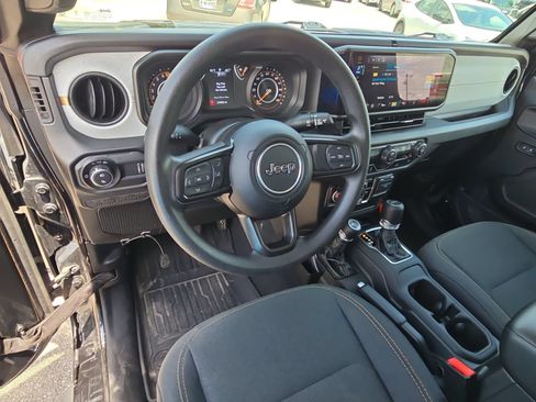 Used 2025 Jeep Gladiator Sport AWD/4WD image 13