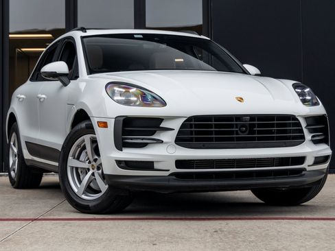 Certified 2021 Porsche Macan image 6