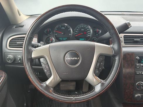 Used 2014 GMC Sierra 2500 Denali w/ Suspension Package, Off-Road AWD/4WD image 12
