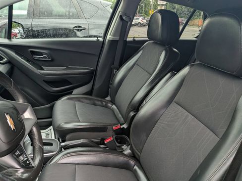 Used 2021 Chevrolet Trax LT w/ Driver Confidence Package FWD image 14